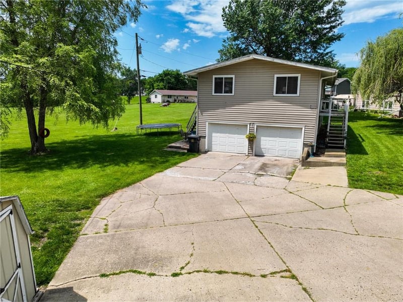 3 Huron Ct, Hiawatha, KS 66434