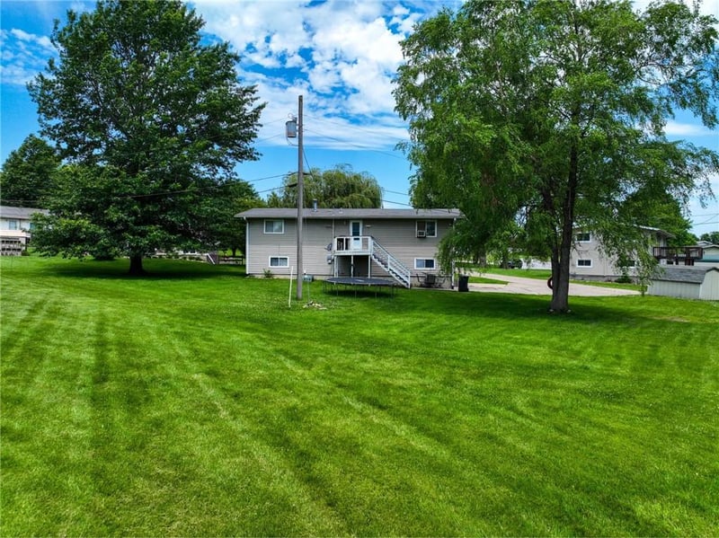 3 Huron Ct, Hiawatha, KS 66434