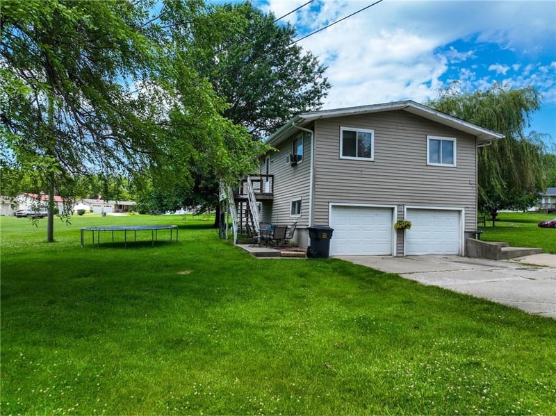 3 Huron Ct, Hiawatha, KS 66434
