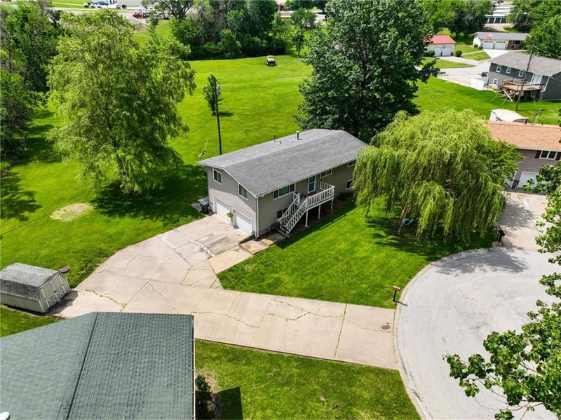 3 Huron Ct, Hiawatha, KS 66434