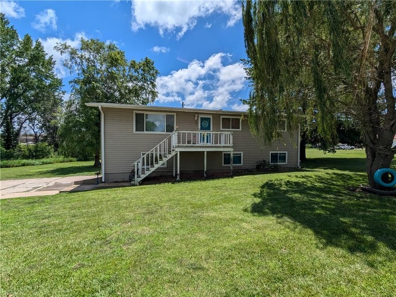 3 Huron Ct, Hiawatha, KS 66434