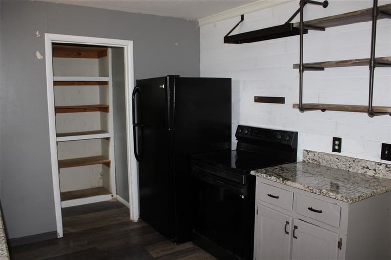 414 N Logan St, Girard, KS 66743