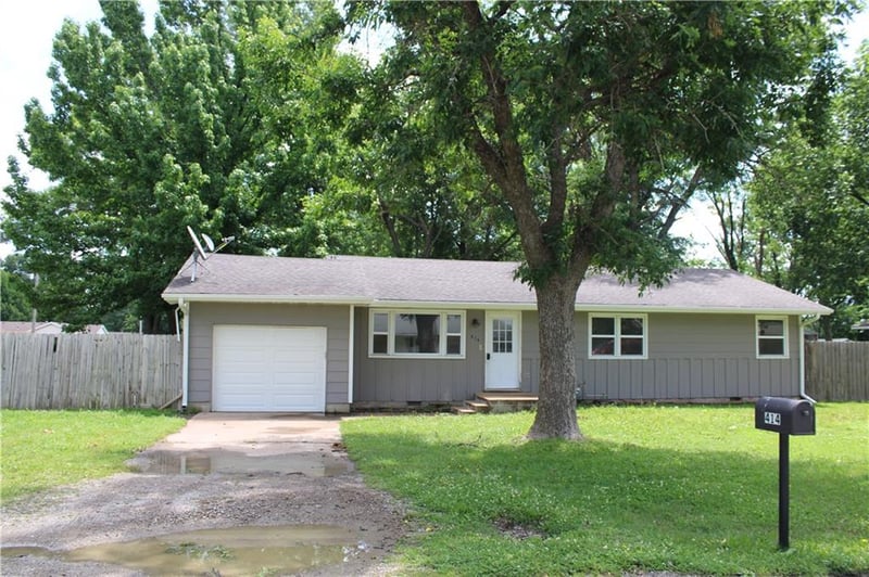 414 N Logan St, Girard, KS 66743