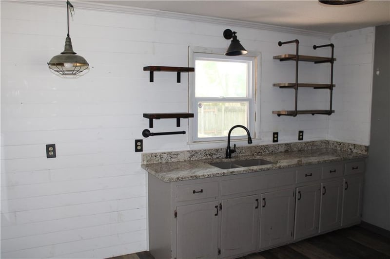 414 N Logan St, Girard, KS 66743
