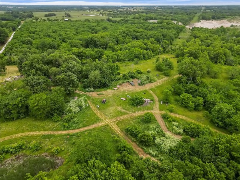 Maddux Rd, Rayville, MO 64084