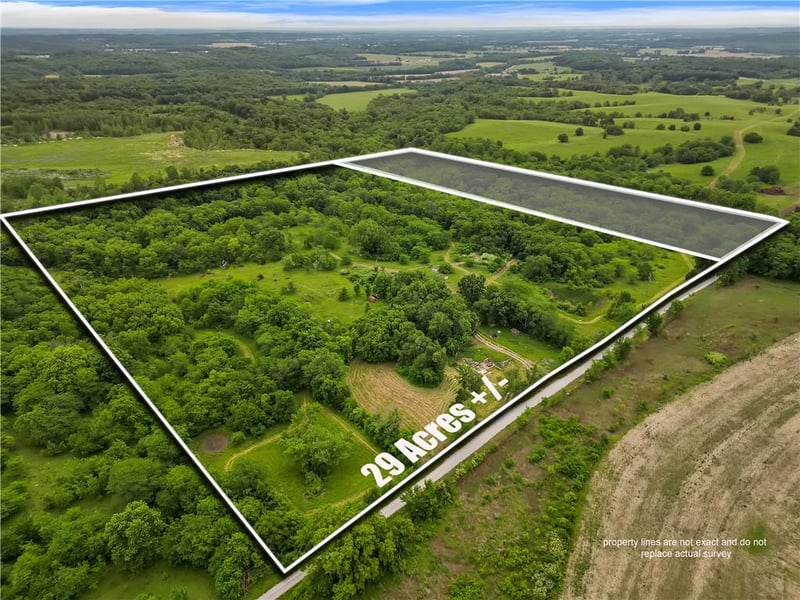 Maddux Rd, Rayville, MO 64084