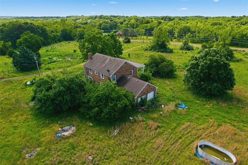 20505 Tonganoxie Rd, Tonganoxie, KS 66086