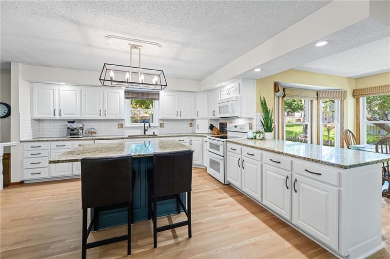 8400 Acuff Ln, Lenexa, KS 66215