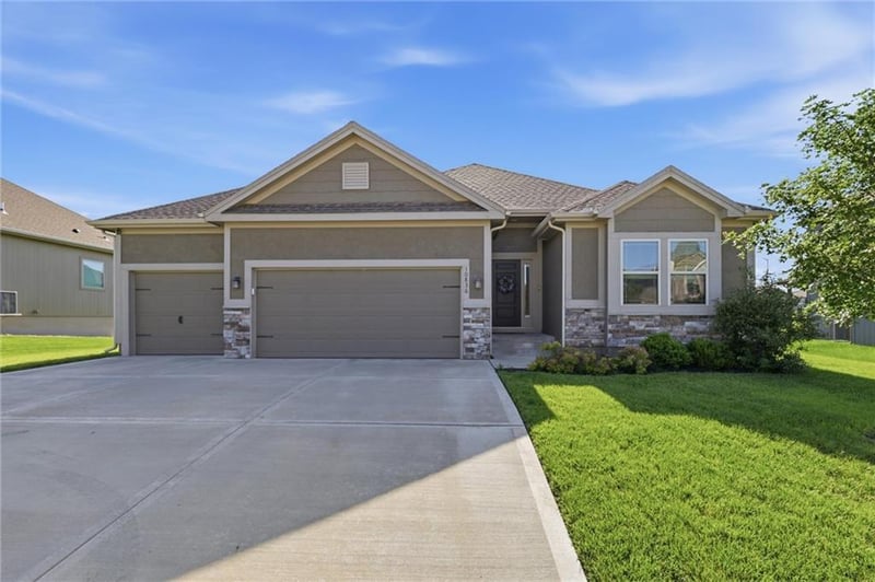 10836 Crystal Ave, Kansas City, MO 64156