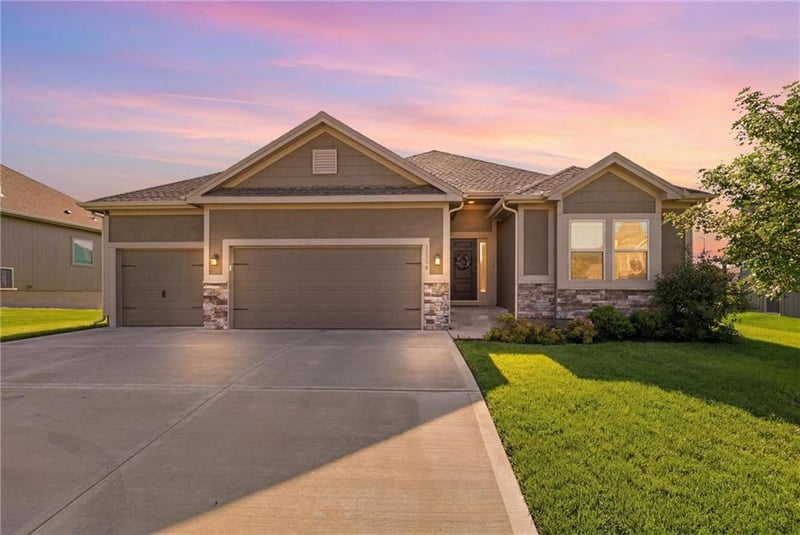 10836 N Crystal Ave, Kansas City, MO 64156