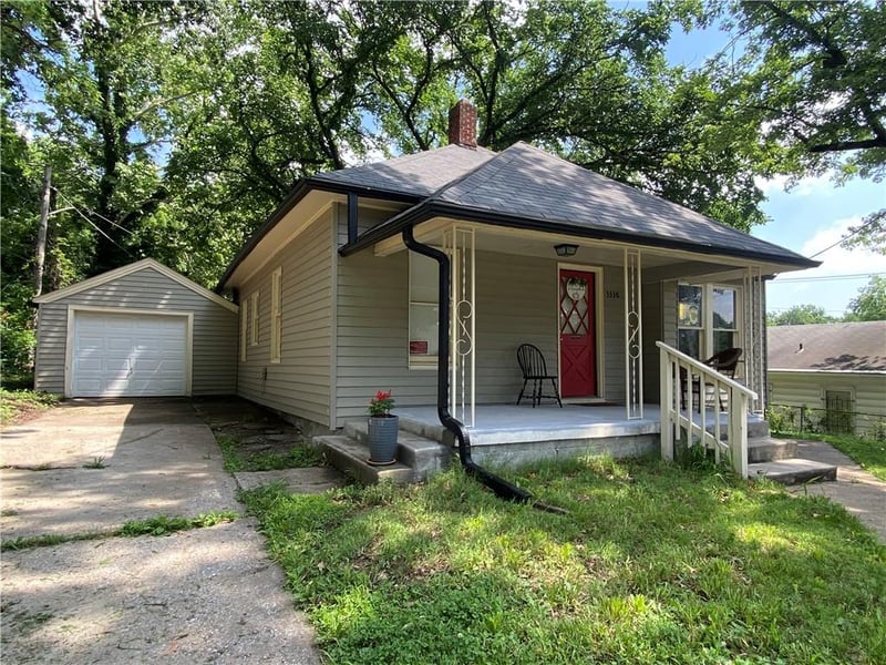 3338 68th St, Kansas City, MO 64132
