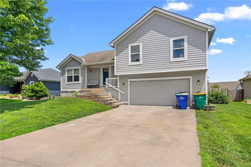 920 Pumpkin Ridge St, Gardner, KS 66030