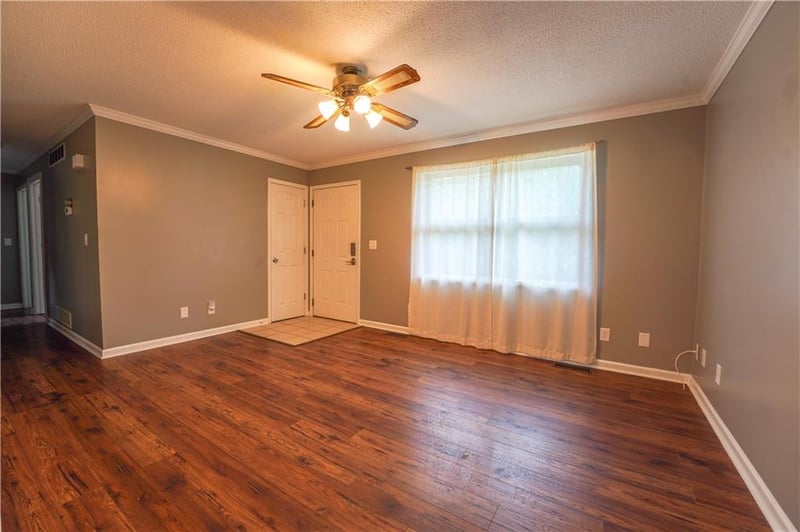 211 51 Rd, Warrensburg, MO 64093