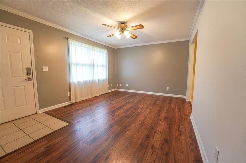 211 51 Rd, Warrensburg, MO 64093