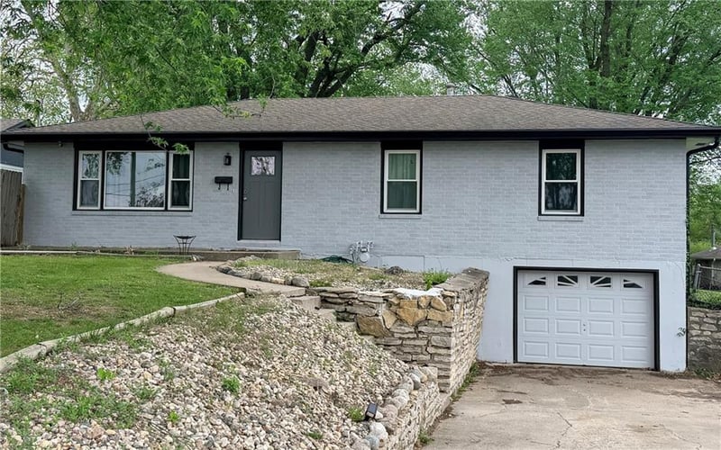 13101 Porter Rd, Parkville, MO 64152