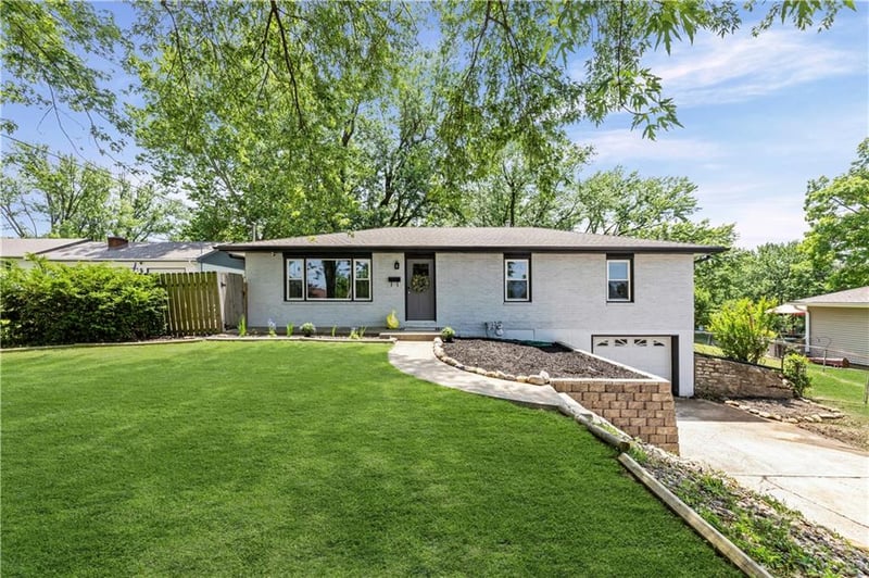 13101 NW Porter Rd, Parkville, MO 64152