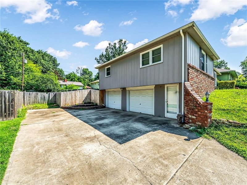 11308 62nd St, Raytown, MO 64133