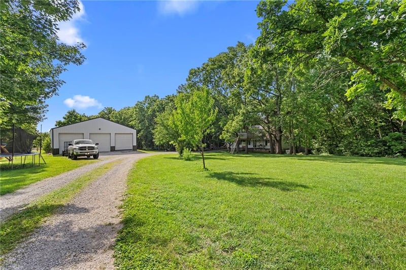 27800 Wonka Dr, Louisburg, KS 66053
