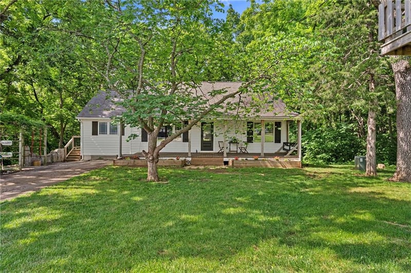 27800 Wonka Dr, Louisburg, KS 66053