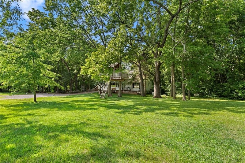27800 Wonka Dr, Louisburg, KS 66053