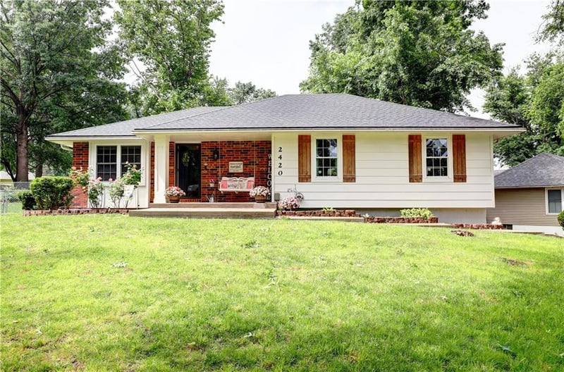 2420 Rome Ct, Blue Springs, MO 64015