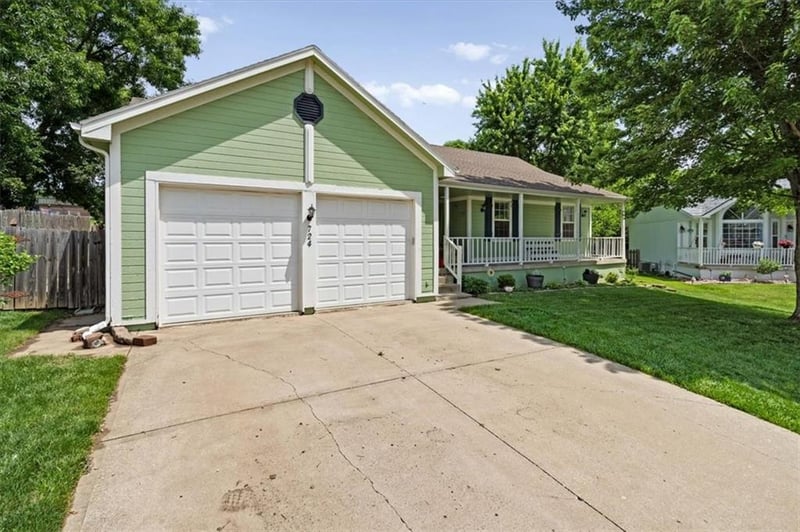 724 Hunters Ridge N/A, Lee's Summit, MO 64086