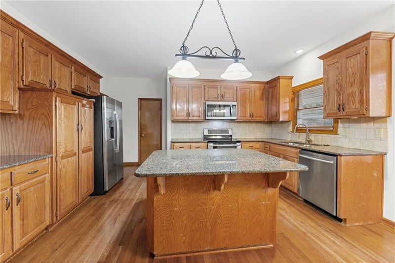 16505 80th Ter, Lenexa, KS 66219