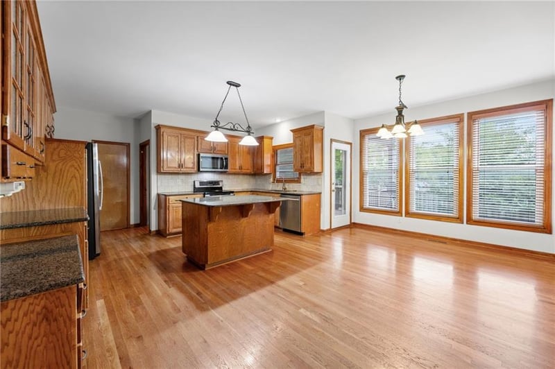 16505 80th Ter, Lenexa, KS 66219