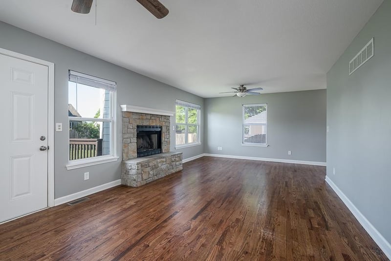 1762 Finch Dr, Tonganoxie, KS 66086