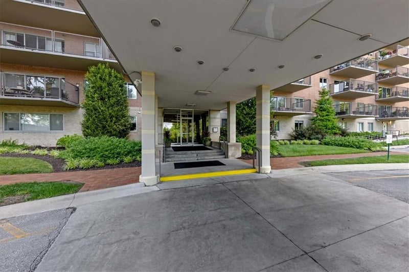 4550 Warwick Blvd #213, Kansas City, MO 64111