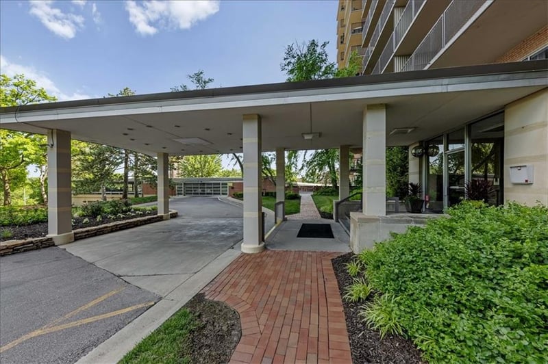 4550 Warwick Blvd #213, Kansas City, MO 64111