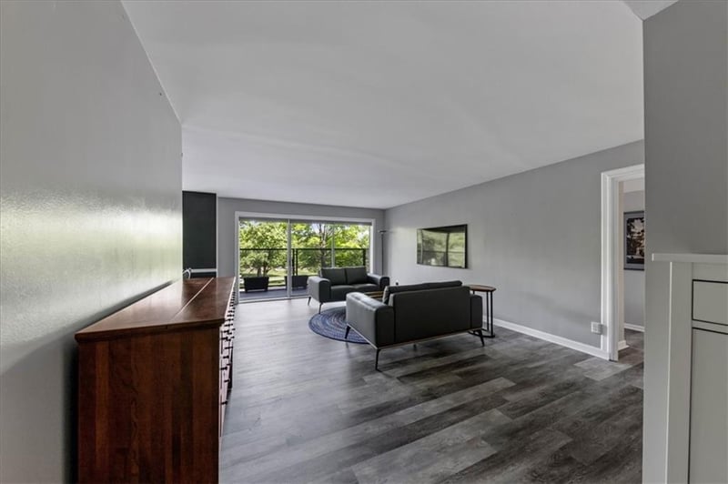 4550 Warwick Blvd #213, Kansas City, MO 64111