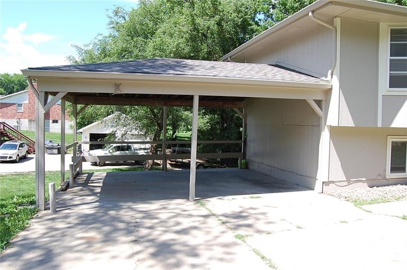 530 Santa Fe St, Leavenworth, KS 66048