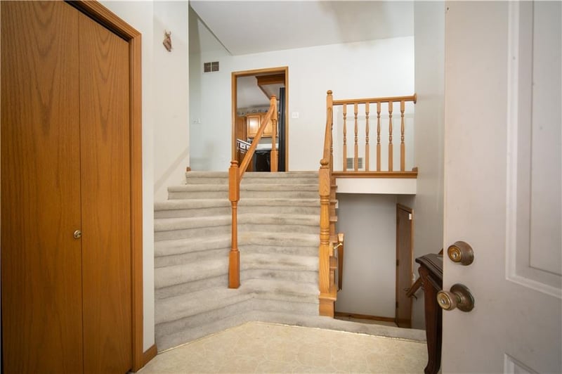 220 7th St, Pomona, KS 66076