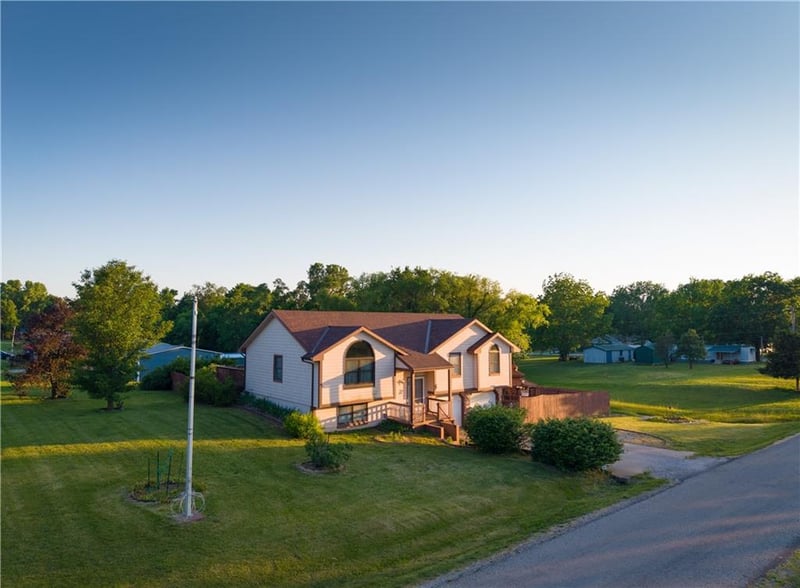 220 7th St, Pomona, KS 66076