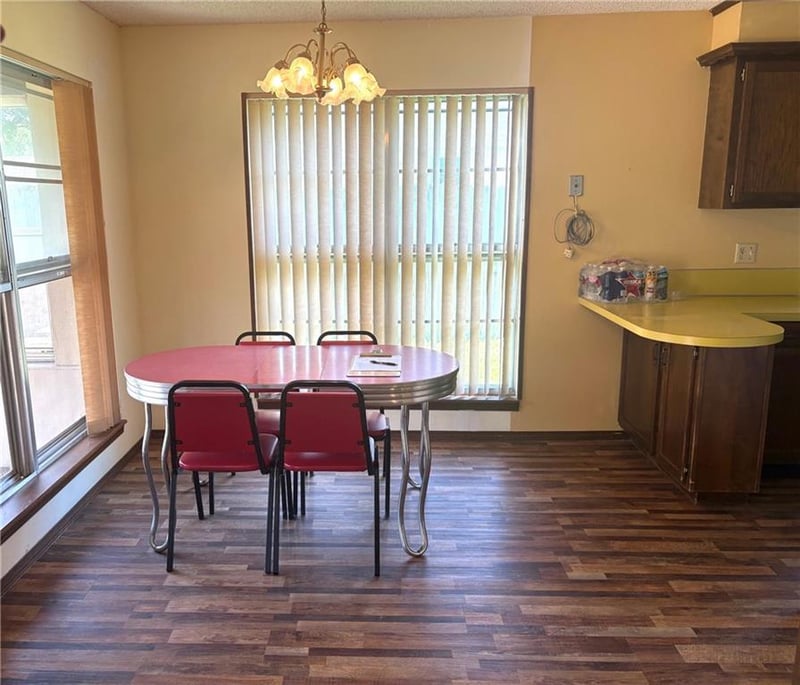 958 Crescent Dr, Independence, KS 67301