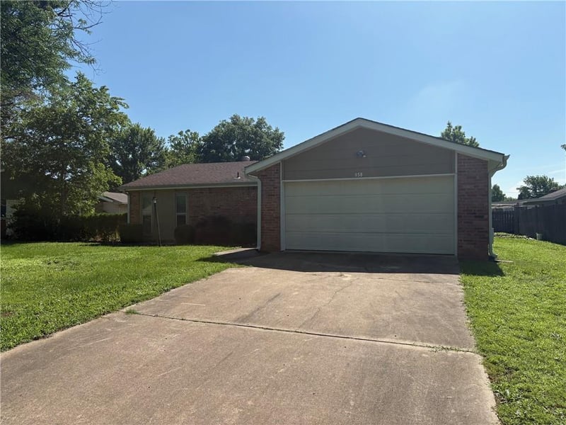 958 Crescent Dr, Independence, KS 67301