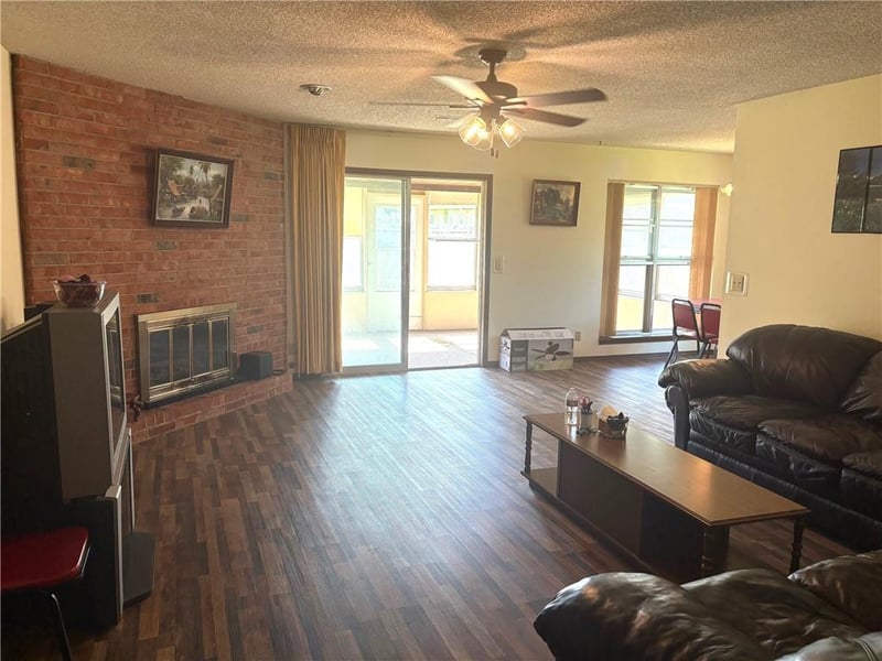 958 Crescent Dr, Independence, KS 67301