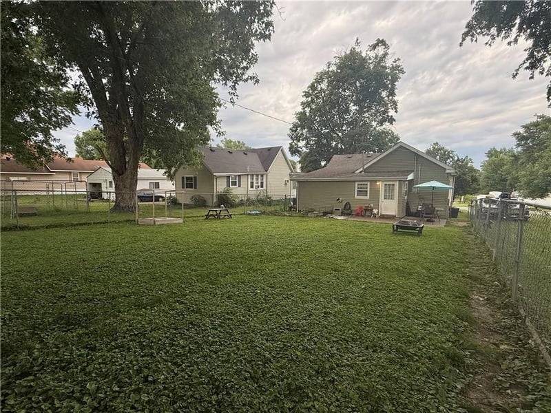 815 Meade St, Brookfield, MO 64628