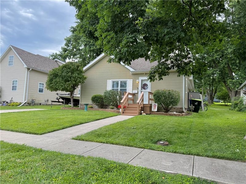 815 Meade St, Brookfield, MO 64628