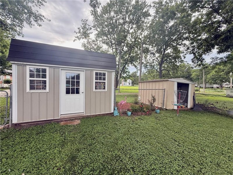 815 Meade St, Brookfield, MO 64628