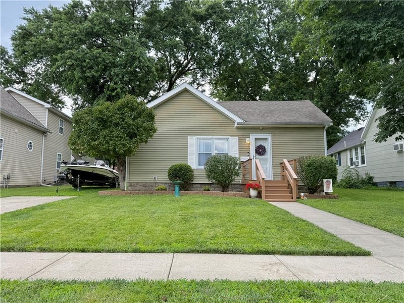 815 Meade St, Brookfield, MO 64628