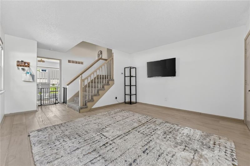 5320 NW 87th St, Kansas City, MO 64154