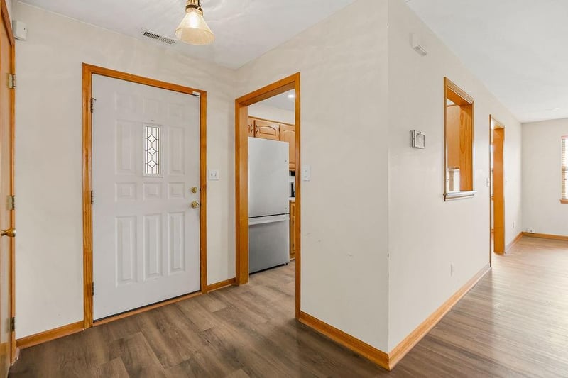 700 Sun Ct, Raymore, MO 64083