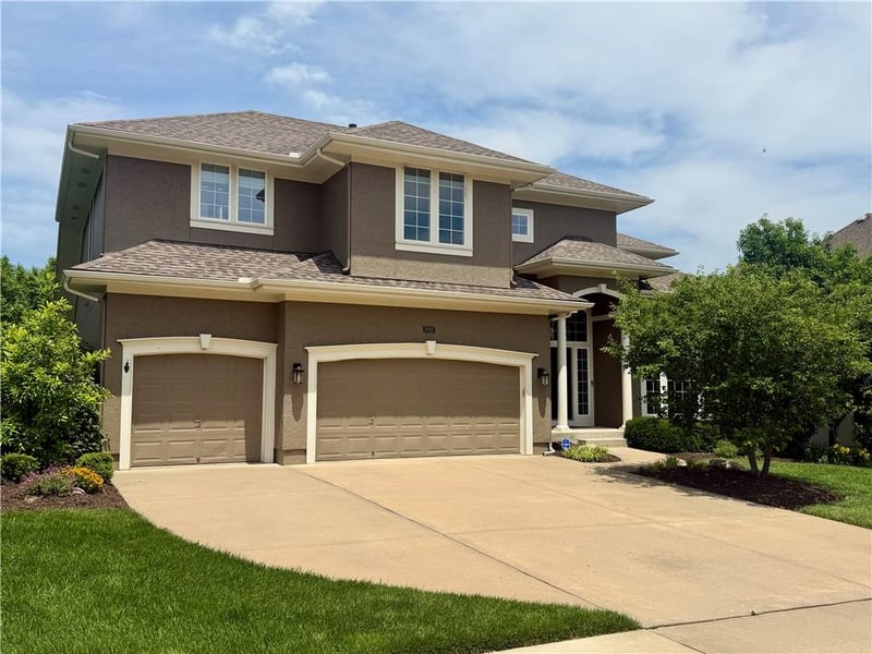 9302 157th Ter, Overland Park, KS 66221