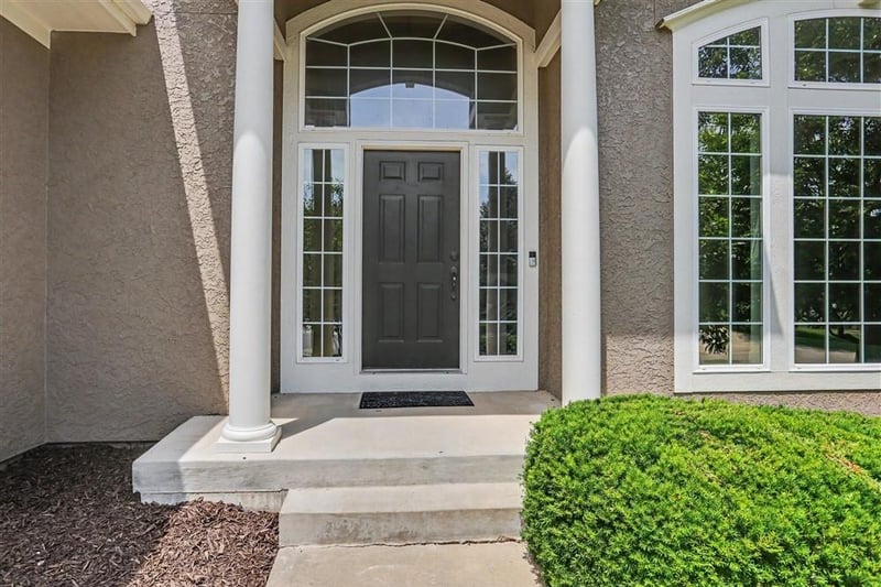 9302 W 157th Ter, Overland Park, KS 66221