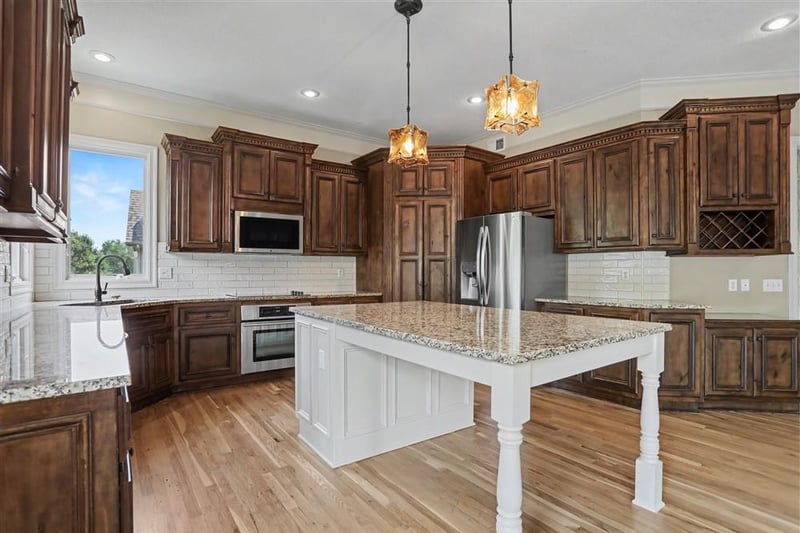 9302 W 157th Ter, Overland Park, KS 66221