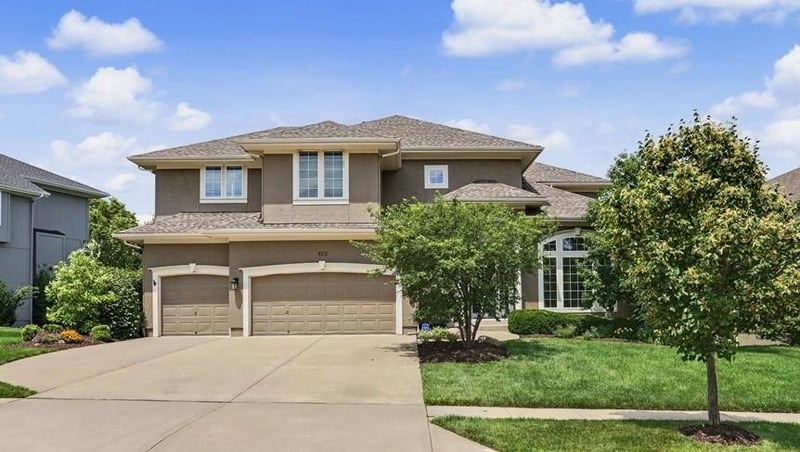 9302 W 157th Ter, Overland Park, KS 66221