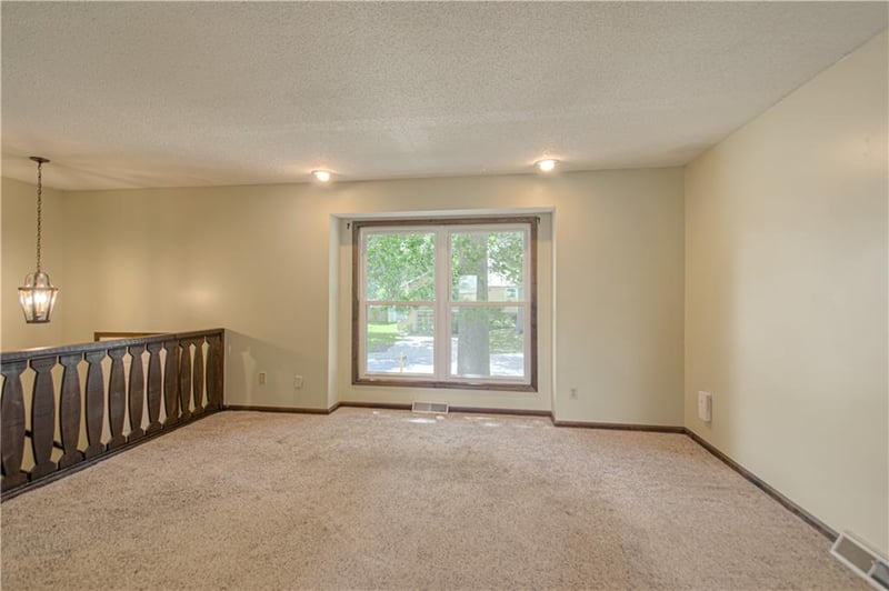 16307 Spring Valley Rd, Belton, MO 64012