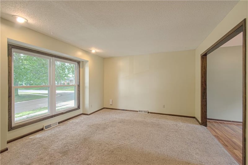 16307 Spring Valley Rd, Belton, MO 64012